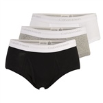 Calvin Klein Basic Brief. Myydään kolmen paketissa. Vaihtoehtoina 3 mustaa, 3 valkoista tai 1 musta, 1 valkoinen ja 1 yksi harmaa (valitse multi...