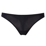 Calvin Klein Perfectly Fit Thong. Hyvännäköiset ja miellyttävät stringmalliset pikkuhousut.

Materiaali: 73% nylonia, 27% elastaania.
Pesu 30...