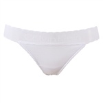 Calvin Klein Lace & Cotton Thong. Stringpikkuhousut puuvillaa leveällä pitsireunalla.
 
Materiaali: 95 % puuvillaa, 5 % elastaania.
Pesu 40 a...